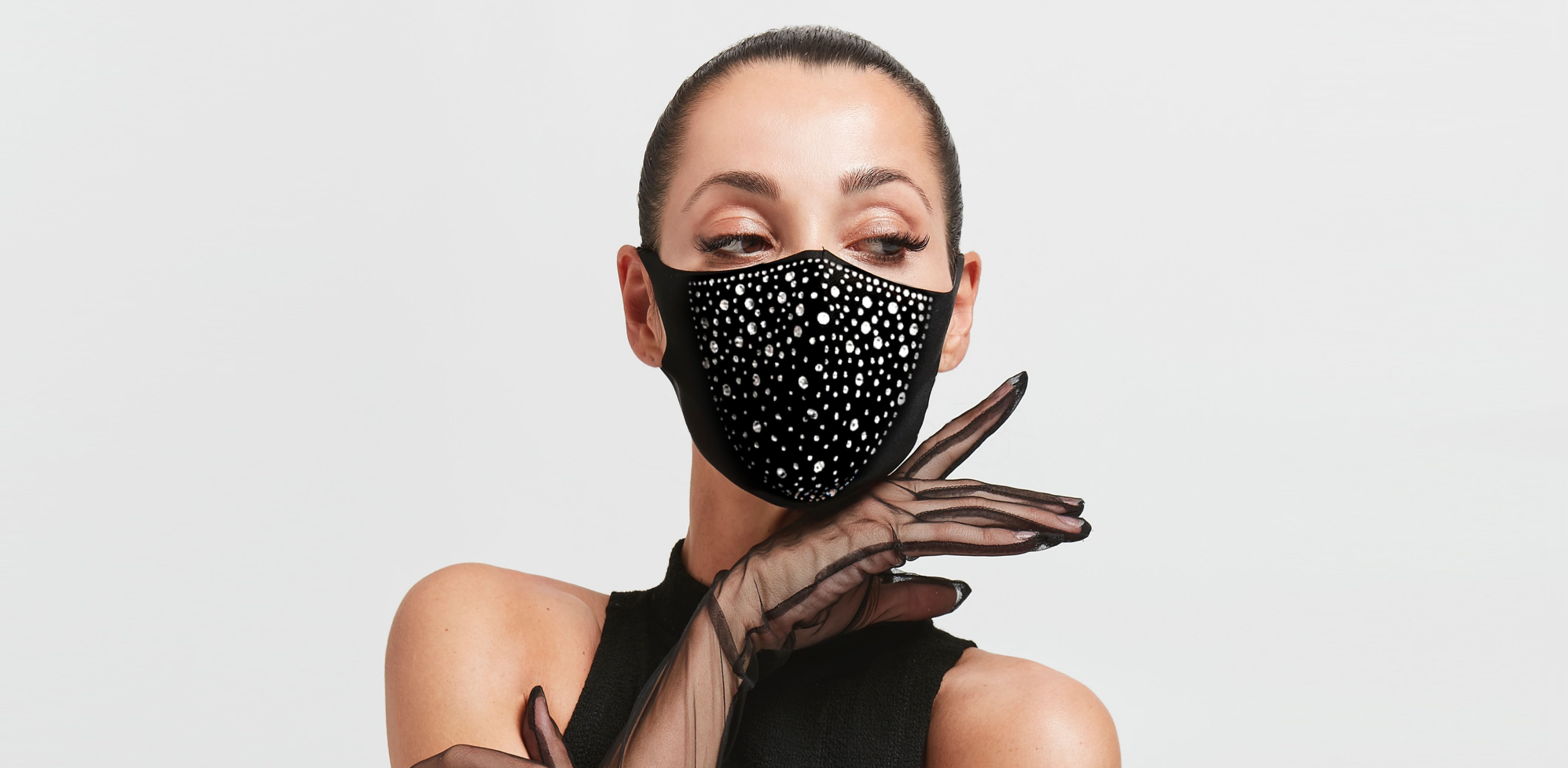 Skincare da mascherina: come evitare irritazioni e brufoli